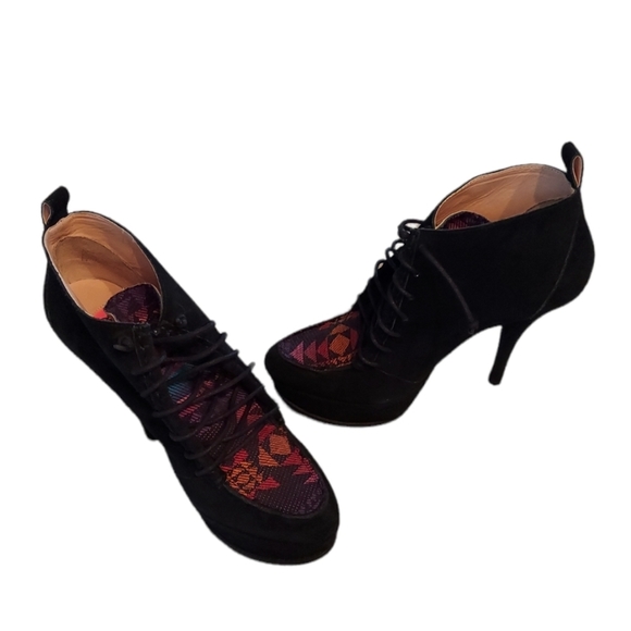 Betsey Johnson Leather Heeled Aztec Boots Black Size 9 1/2 - Picture 1 of 13